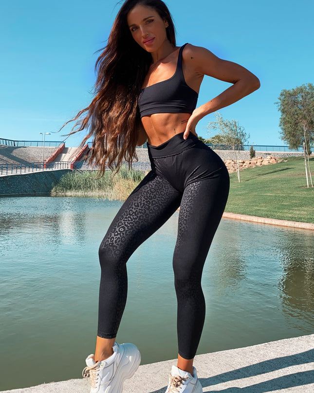 ZASUWA Female Faux Leather Leopard Print Scrunch Bum LeggingsX Carmen⭐
