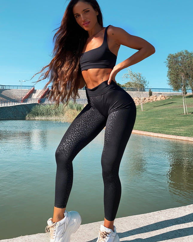 ZASUWA Female Faux Leather Leopard Print Scrunch Bum Leggings